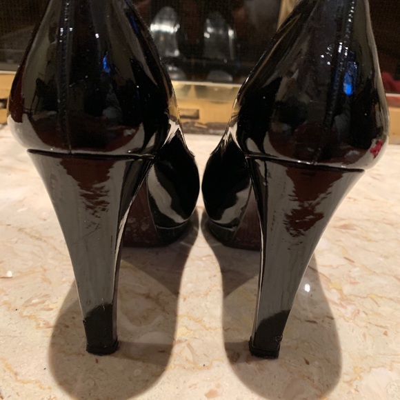 Stuart Weitzman black patent pump - Picture 2 of 3